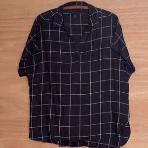 Tahari 100% linen navy plaid short sleeve shirt size L large v-neck collar check